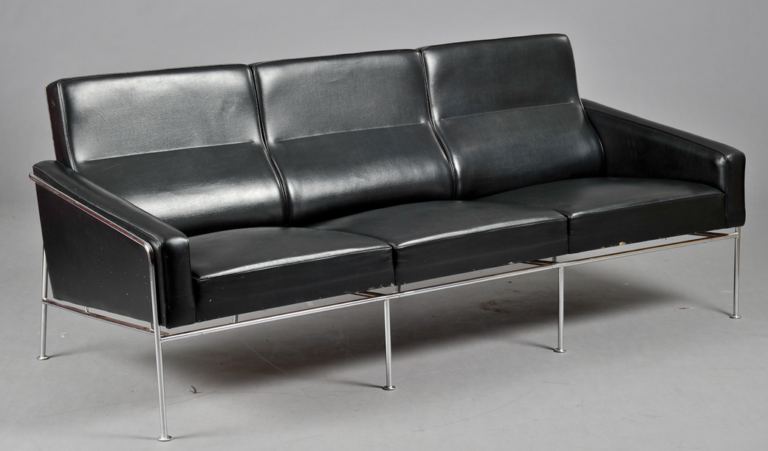 Arne Jacobsen 3300 Sofa